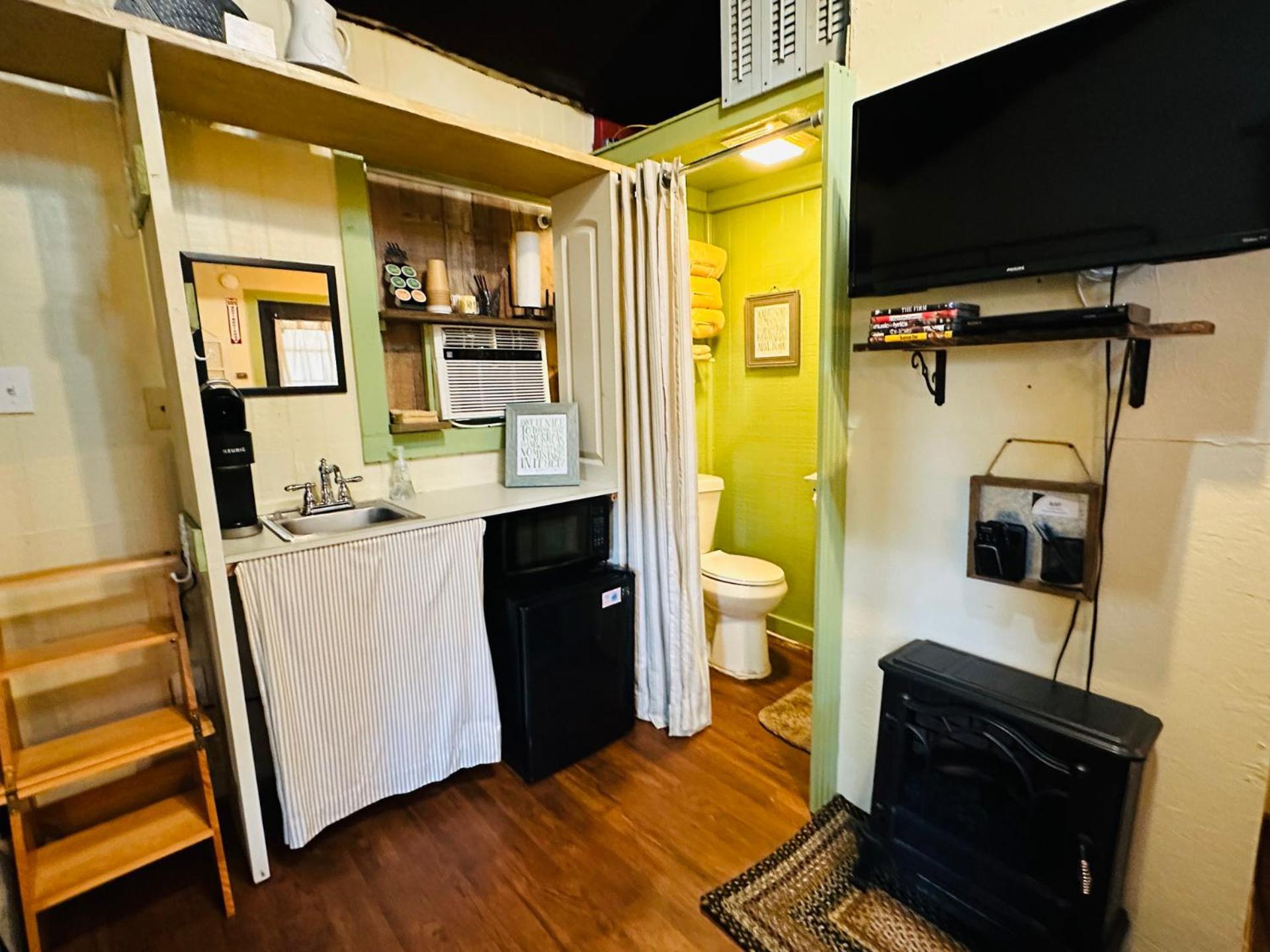 Acorn Hideaways Canton Unwind At Green Gables Suite For Up To 3 Luaran gambar